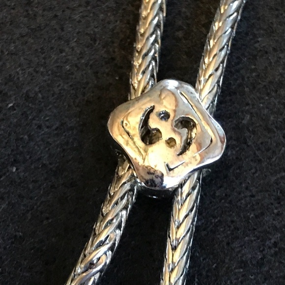 Flower 🌺 necklace and earring set - Picture 4 of 8